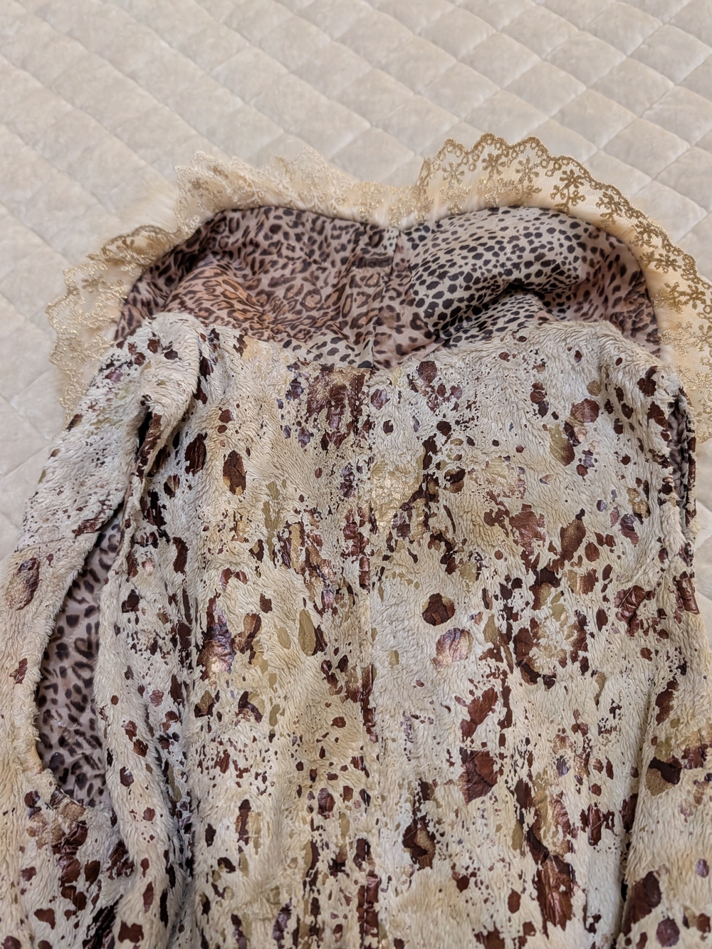 Source Unknown Cream and Brown Patterned Women's Coat with Lace Trim